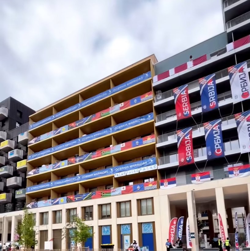 GTONOC6aYAM-7Dy?format=jpg&name=900x900