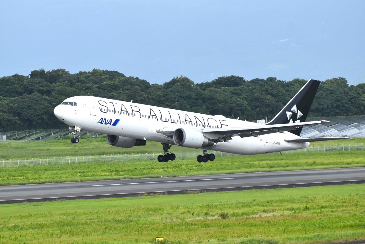 飛行機✈／ ANAで3機あるスターアライアンス塗装機が時々長崎空港にも