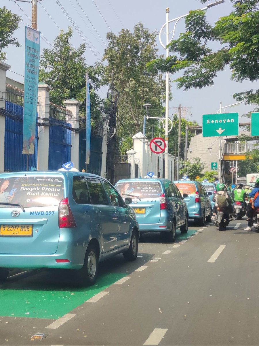 the_fafaroro's tweet photo. @Bluebirdgroup @TMCPoldaMetro https://t.co/6Y8XlEzHEx