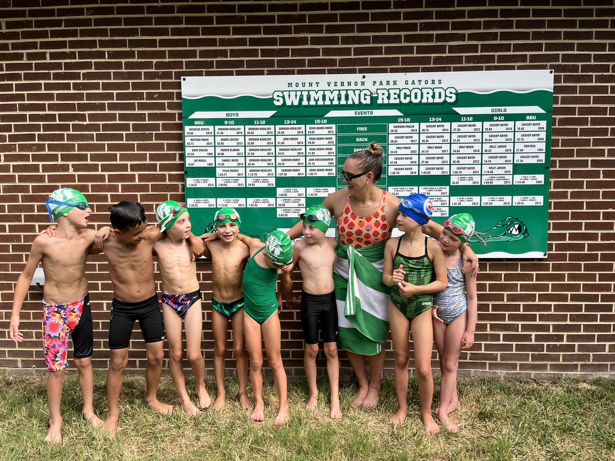 CassidyBayer's tweet photo. Haven’t been back in the NOVA area since who knows when …but when I came back for a few short days I knew I had to see my gators!!! 🤍🐊

This place will always be home. 

Crazy how I blink and their coaching… 🙌🏼

#mvpgators #alexandriaVA #summerswim #NVSL https://t.co/A0IlGYw2hh