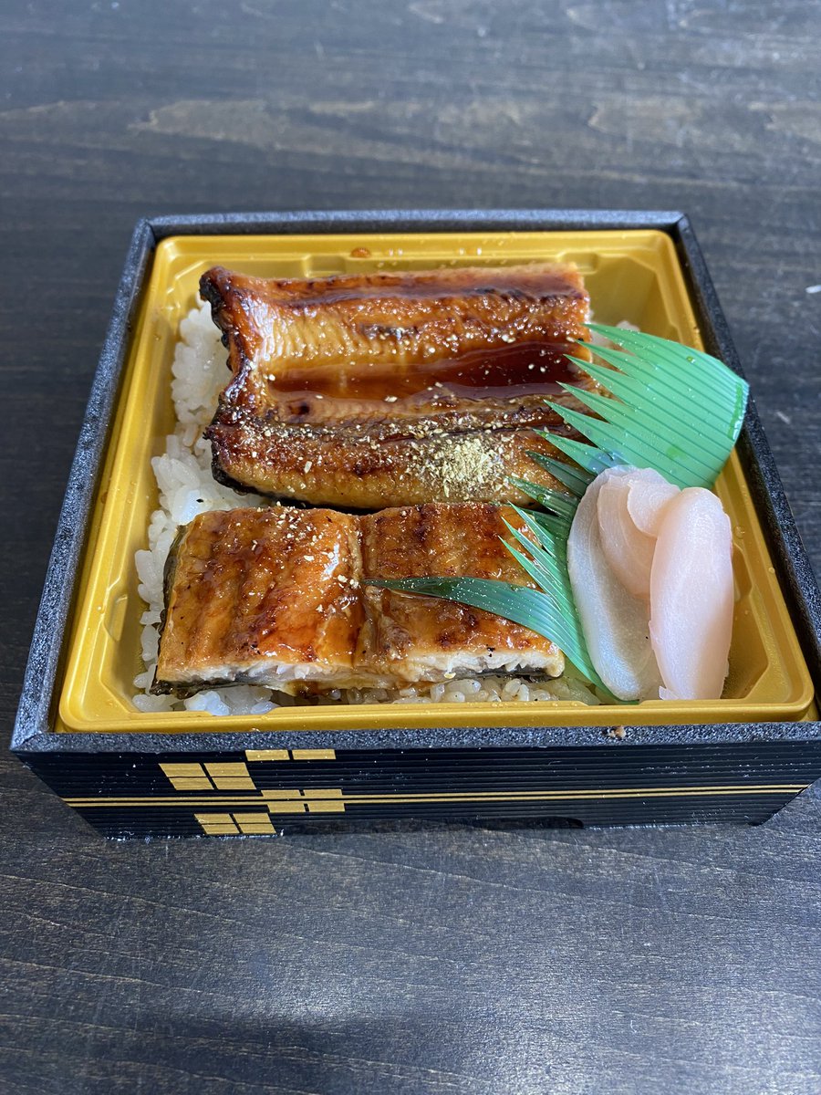 coparkhairgogo's tweet photo. 今日は土用の丑の日なので。うなぎ弁当🍱
BY ヨークマート🏪

#coparkhair #copark #コパークヘアー #コパーク #ホットペッパービューティー #ネット予約 #hair #理容室 #理容 #床屋 #ヘアーサロン #メンズサロン #バーバー #シェービング #メンズカット #うなぎ #土用の丑の日 #ヨークマート https://t.co/Yv6XacYuyF