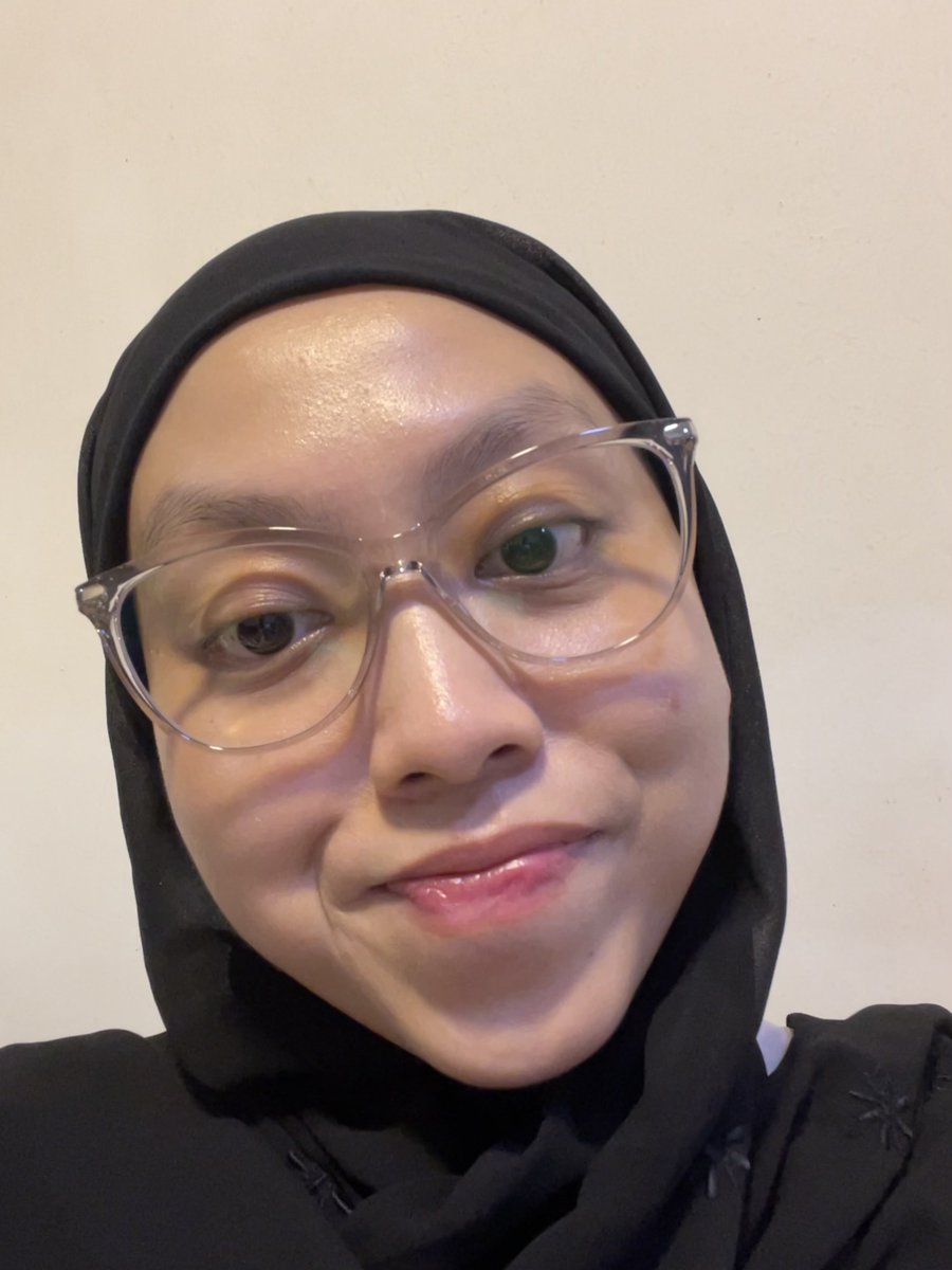 A thread of my updated skincare routine. As per request.

Skincare focus more on soothing, maintaining breakout-free skin, &amp; anti-aging; umur rahsia 🤡

I have sensitive, combination-prone-to-dry skin for reference.