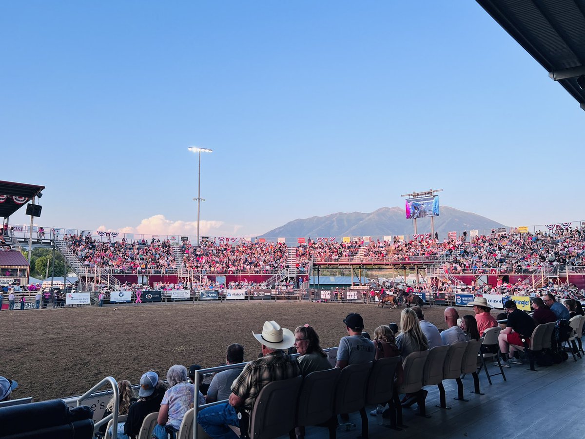 DeidreHenderson's tweet photo. My hometown, where I can walk to the rodeo.❤️🇺🇸
#HomeofPrideandProgress
#FiestaDays https://t.co/bPnmzHIZBQ