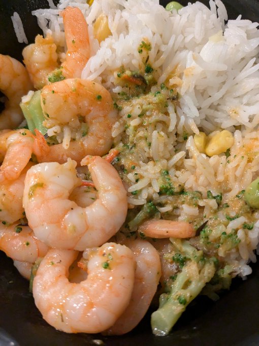 When it comes to food I don't play 💅   Jamaican style Shrimp run down on rice https://t.co/P8Oa4OtQ2