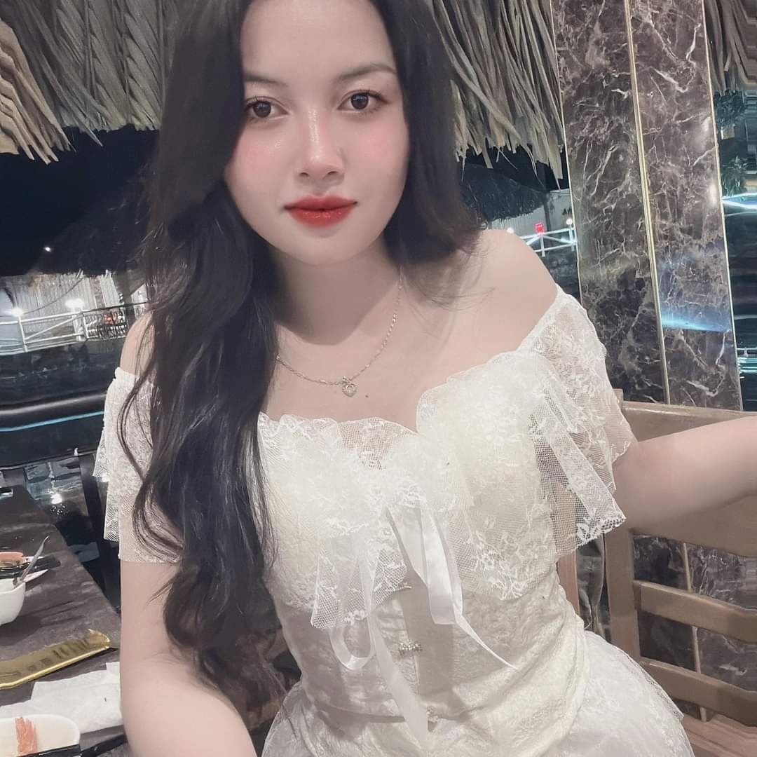 bconstanza1's tweet photo. Ib e tối chịch https://t.co/Ras0YjykZe