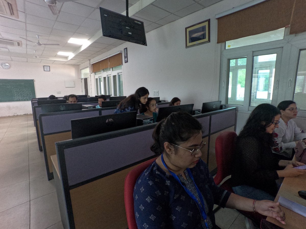 IITJammu's tweet image. Day 3 of #SummerSchool on Bioinformatics was a blast!
Learned about sequence alignments &amp;amp; data retrieval from NCBI using BLAST.  
Hands-on problem-solving &amp;amp; tutorials reinforced our understanding. 
#LearningPython #DataScience #iitjammu #FASTA #GenBank