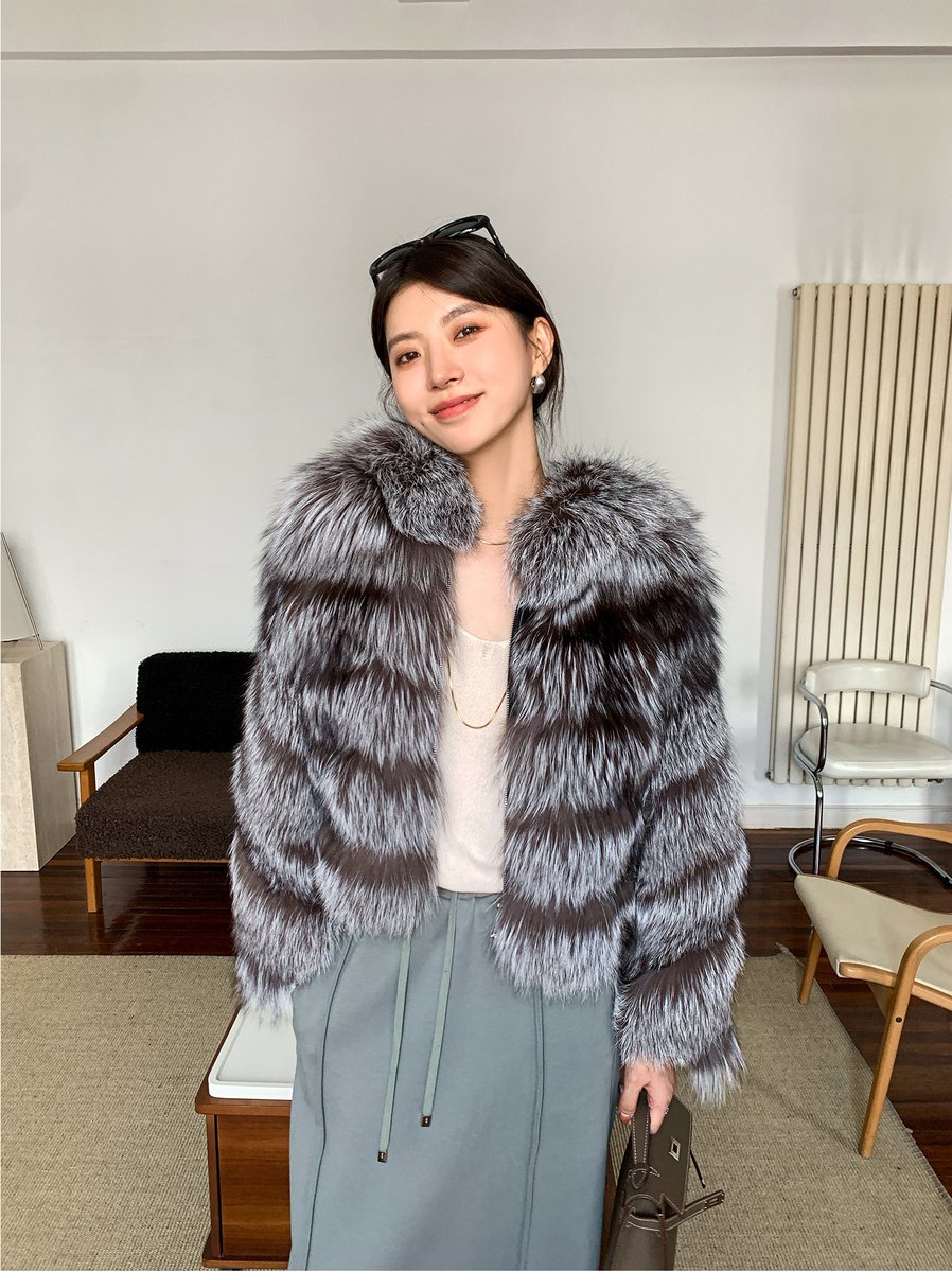 jiunuofur47446's tweet image. New Arrival ! Cropped Real Silver Fox Fur Jacket !

Accept Dye Other Colors and Customize Any Size ! Global Shipping ! 🚢

#realfoxfurcoat #silverfox #croppedjacket #shortjacket #foxfursuit #furclothing #fashionwear #newarrive #girlsfashion #womenwear #winterclothes #classicwear