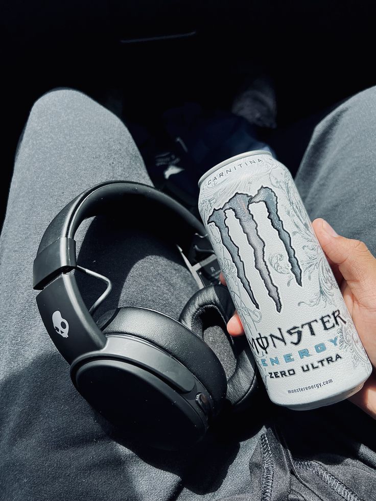 IgniteFitnss's tweet photo. Comment down your  favourite music.
#music #gym #love #workout https://t.co/Z7ngMvCCFr