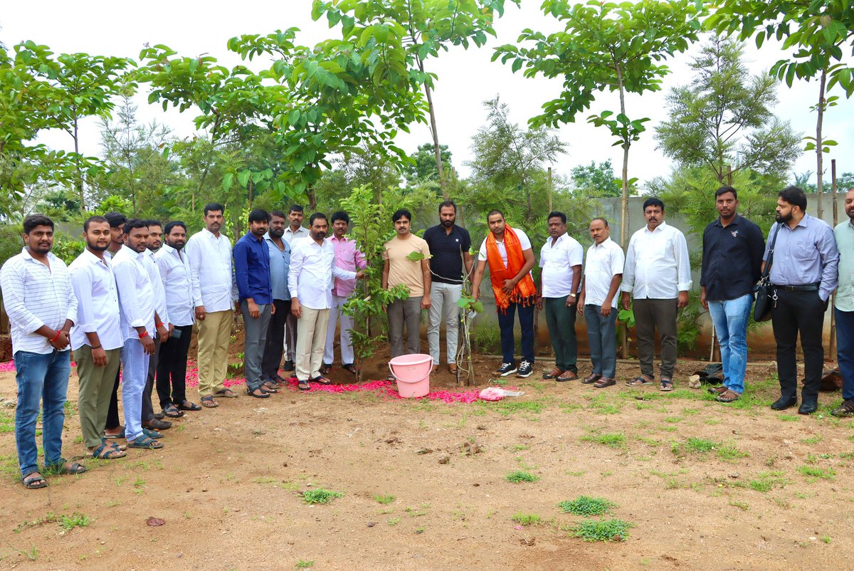 ఈ రోజు బీఆర్ఎస్ పార్టీ వర్కింగ్ ప్రెసిడెంట్ శ్రీ కేటీఆర్ అన్న గారి జన్మదినం సందర్భంగా మొక్కలను నాటడం జరిగింది.