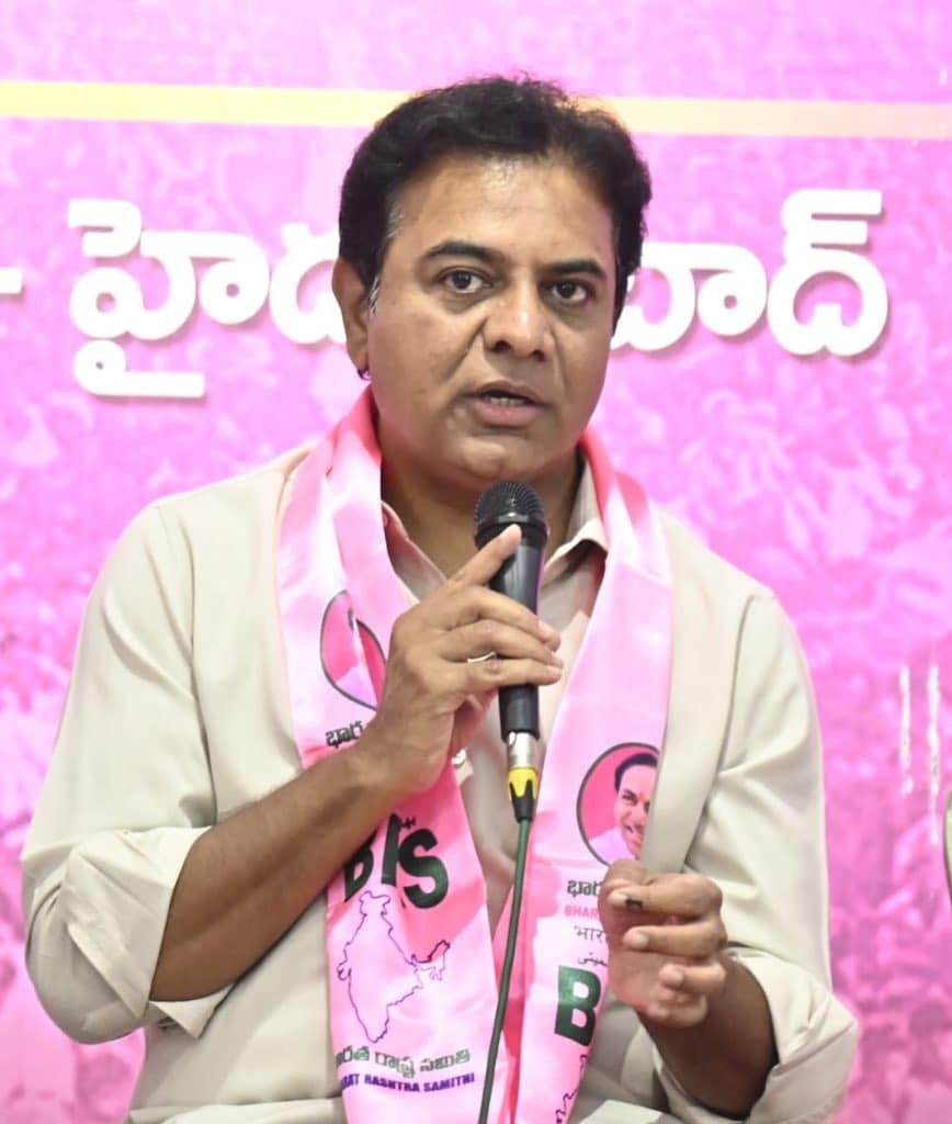 ManthriTrs's tweet photo. జనం మెచ్చిన జననేత రాబోయే కాలానికి కాబోయే (తెలంగాణ రాష్ట్రానికి) ముఖ్యమంత్రి మా అన్న @KTRBRS అన్న గారికి హృదయపూర్వక జన్మదిన శుభాకాంక్షలు🌹🌹🎂🎂🥳🥳💯💯 https://t.co/LCRcnefbfp