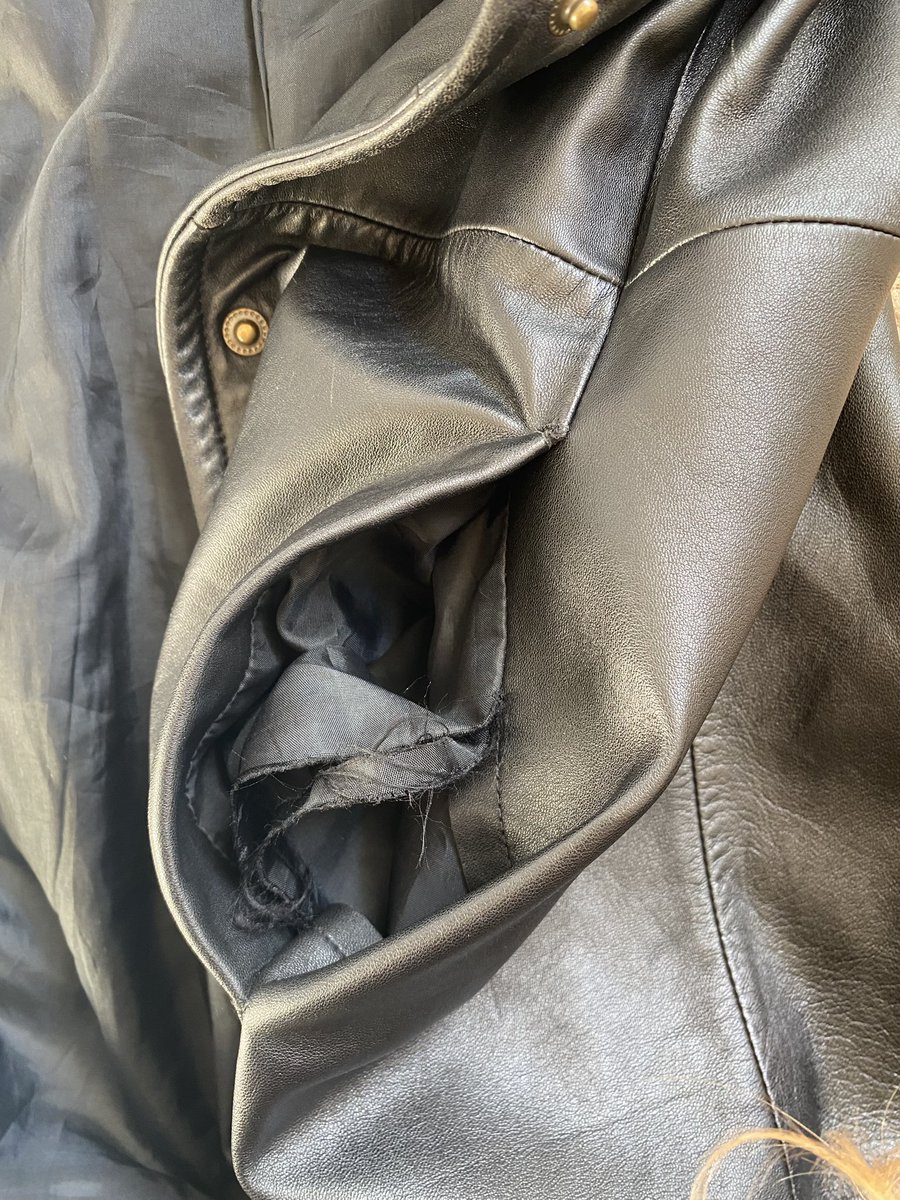 googleearthluvr's tweet photo. Repaired both of my vintage leather jacket pockets :) took like 45 minutes each https://t.co/RRafjEiZKU