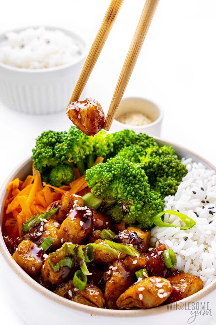 eatsimple_x's tweet photo. Resep Simple Chicken Teriyaki Rice Bowl 🍚🍗🥦🍛 

Bahan-bahan:

• 300 gram daging ayam fillet, potong dadu
• 2 sendok makan kecap asin
• 1 sendok makan kecap manis
• 2 sendok makan saus teriyaki
• 1 sendok makan minyak wijen
• Gula dan merica secukupnya
• 2 siung bawang putih, cincang halus
• 1 sendok makan minyak goreng
• Brokoli, rebus sebentar
• Wortel, parut (opsional)
• Nasi putih, untuk disajikan
• Biji wijen, untuk taburan
• Daun bawang, iris tipis

Pict: Pinterest 
Video: kitchenuproar
Thanks 𝕏 #eatsimple