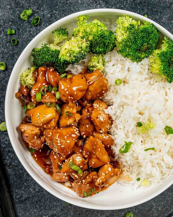 eatsimple_x's tweet photo. Resep Simple Chicken Teriyaki Rice Bowl 🍚🍗🥦🍛 

Bahan-bahan:

• 300 gram daging ayam fillet, potong dadu
• 2 sendok makan kecap asin
• 1 sendok makan kecap manis
• 2 sendok makan saus teriyaki
• 1 sendok makan minyak wijen
• Gula dan merica secukupnya
• 2 siung bawang putih, cincang halus
• 1 sendok makan minyak goreng
• Brokoli, rebus sebentar
• Wortel, parut (opsional)
• Nasi putih, untuk disajikan
• Biji wijen, untuk taburan
• Daun bawang, iris tipis

Pict: Pinterest 
Video: kitchenuproar
Thanks 𝕏 #eatsimple