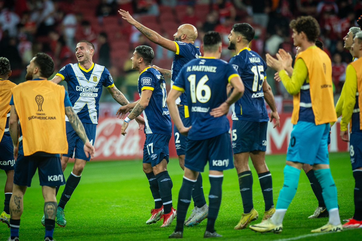 RosarioCentral's tweet photo. ¡YO QUIERO ESTAR DE LA CABEZA! 🤪🇺🇦🥱 https://t.co/gg8A7O8Tzg