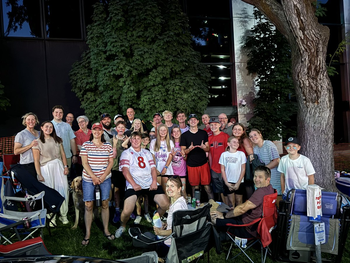 It is truly an honor to meet the families along the Days of 47 parade route. 

Our police officers will be out throughout the night into Wednesday morning to help ensure a safe time for anyone. 

I hope everyone has a safe night.

#SLC #SLCPD #SaltLakeCity