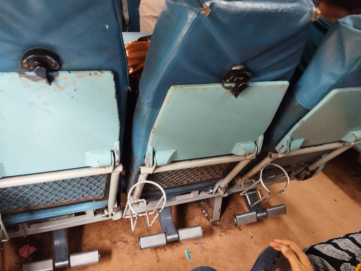 tanWare1982's tweet photo. @drmhowrah  train no. 12857 coach D10 very poor condition. Firstly the train was 3 hrs late and then the whole coach is full of dirt and rusts, smell of piss is everywhere. Atleast some cleanliness was expected. Kindly do something. https://t.co/ltcWLE0Oio