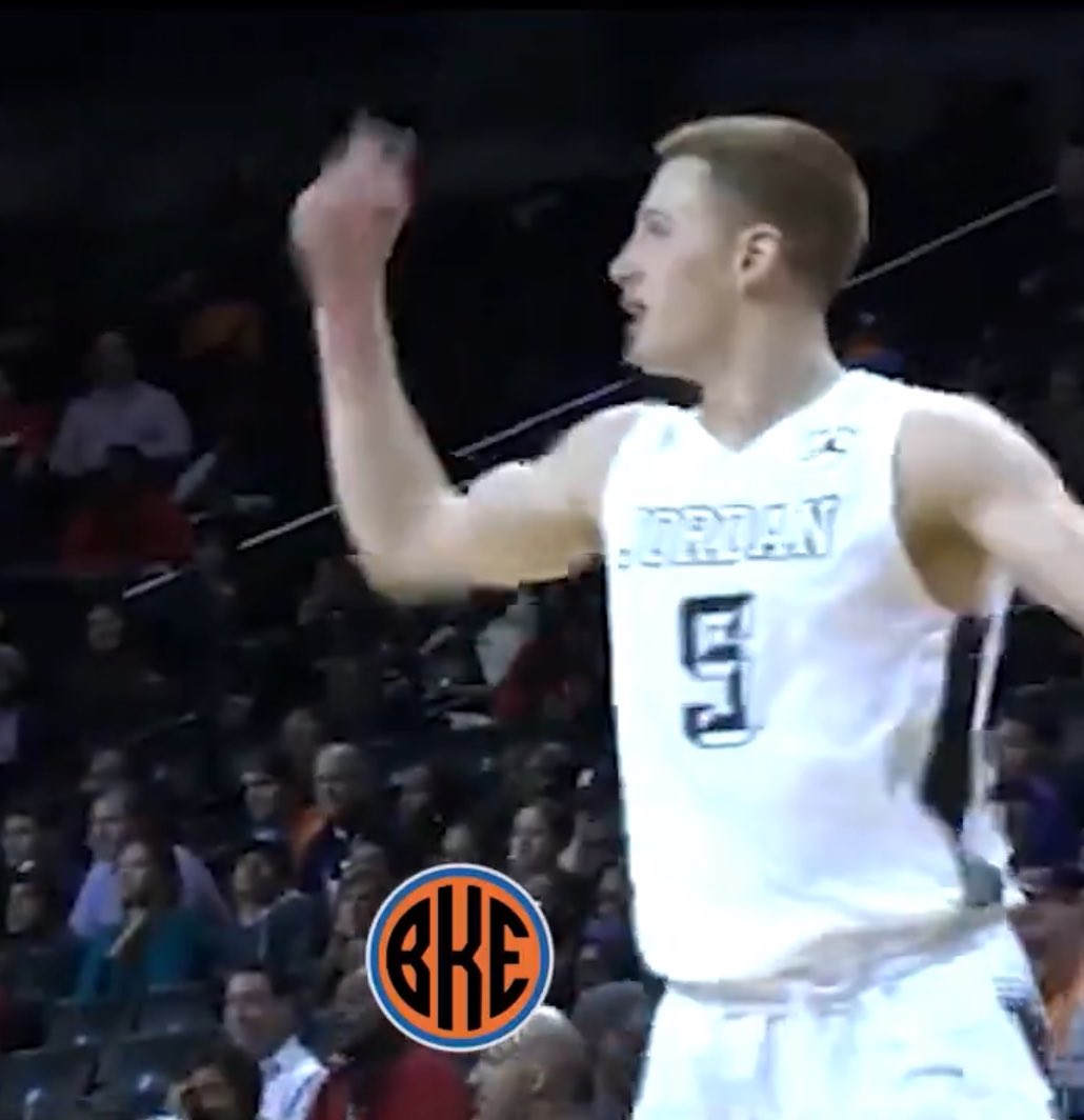 KnicksMuse's tweet image. Placing your own logo over someone else’s watermark and giving them ZERO credit is utterly insane.