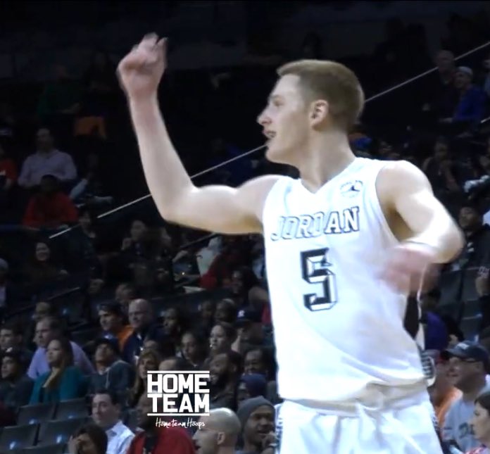 KnicksMuse's tweet image. Placing your own logo over someone else’s watermark and giving them ZERO credit is utterly insane.