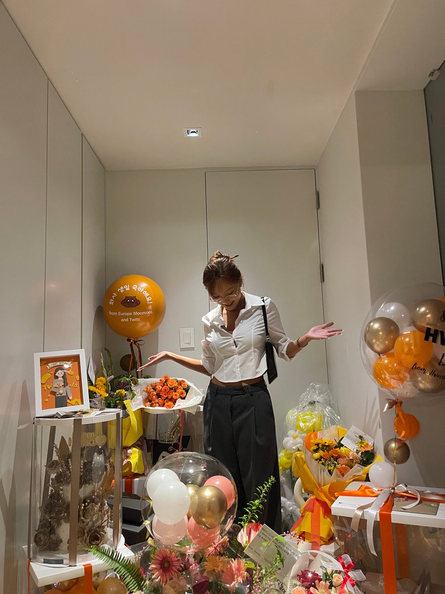 Orange-twit themed birthday 🎂 🧡
hwasa.bstage.in/story/feed/66a…

#Hwasa #화사