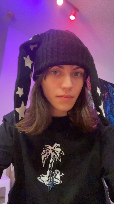 i got the bunny hat!! https://t.co/TvyJp0VfeJ