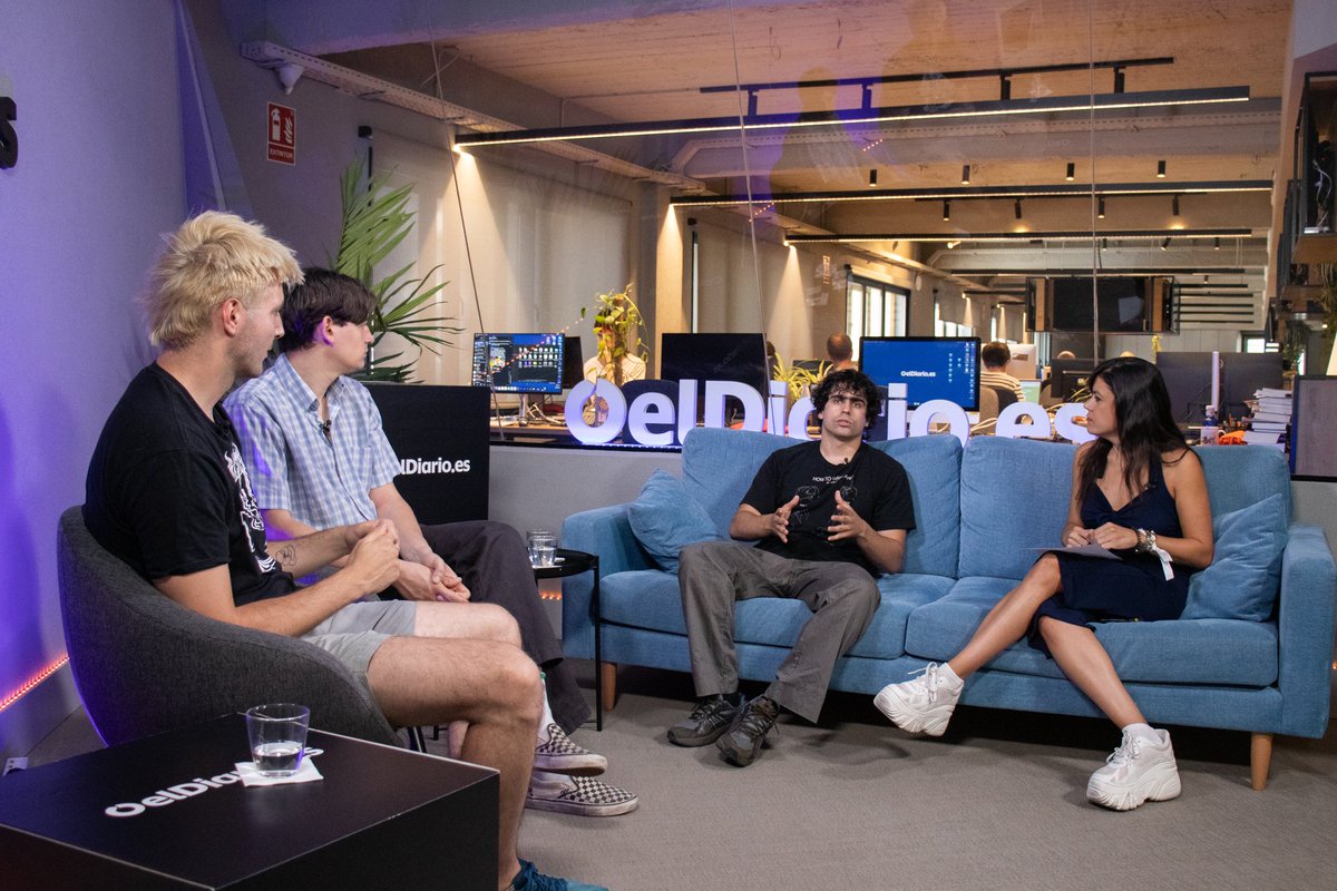 LGHigueras's tweet photo. Podéis ver la entrevista completa a @carolinadurante en @eldiarioCultura: "En los macrofestivales escasea la gente joven, no se ha dado el relevo generacional" 

📹 y 📸: Javier Cáceres y @RdeRadioactive
https://t.co/KpPNI6x5vi https://t.co/1xN9a6L5ZK