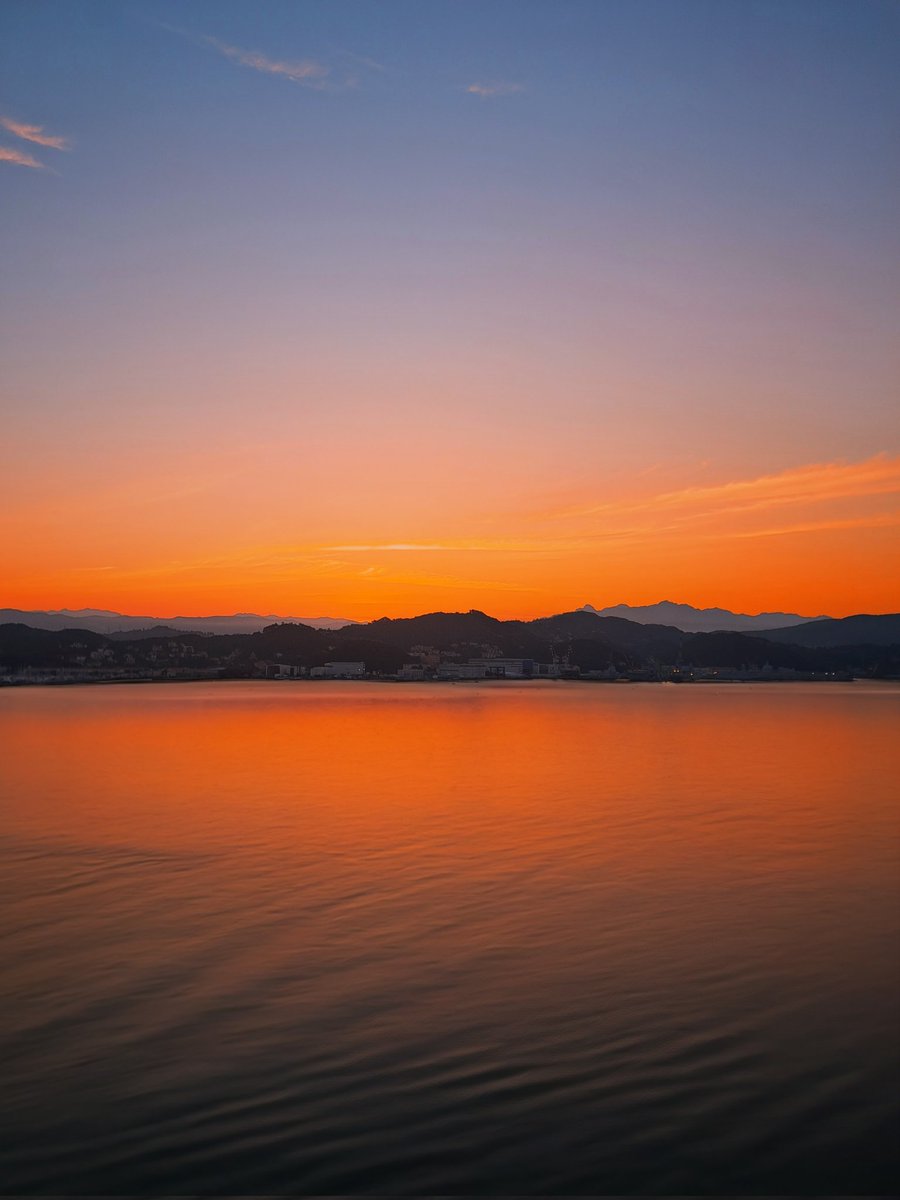 craig_gamble8's tweet photo. 🧡🧡 Beautiful colours at dawn, La Spezia..........⛴️ https://t.co/6w4SbcE7HI