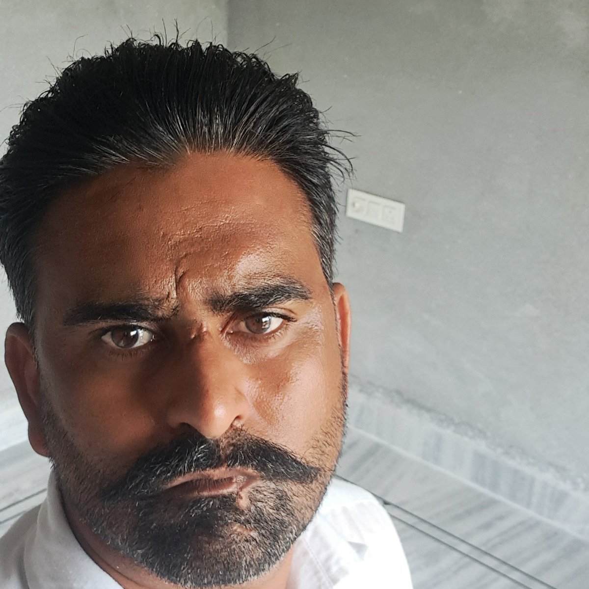 AnoopDayma3's tweet photo. #NewProfilePic https://t.co/F6UHkjYuE4