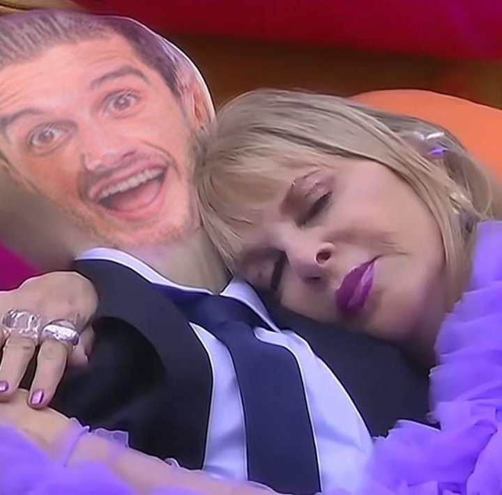 AdrianMarceloOf's tweet photo. Shanik va a dormir muy agusto #Shanelo https://t.co/aGaLUAGhHS