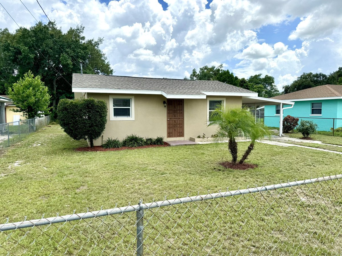 radfordhomes1's tweet photo. #MrsRadfordTheRealtor 💙 #RadfordHomes • #homesforsale #yardwork #zeroturn 

#zeroturnmower • #mowing • #edginglawn • #FlippingHouses  • #JustListed • 

#Luke137 ✝️ • 
#NewListingAlert • #UnderContract 😎 #irs121 #HundredsOfBlessings  #ClientSuccess #YourLocalExperts https://t.co/h1P9Wfkdun