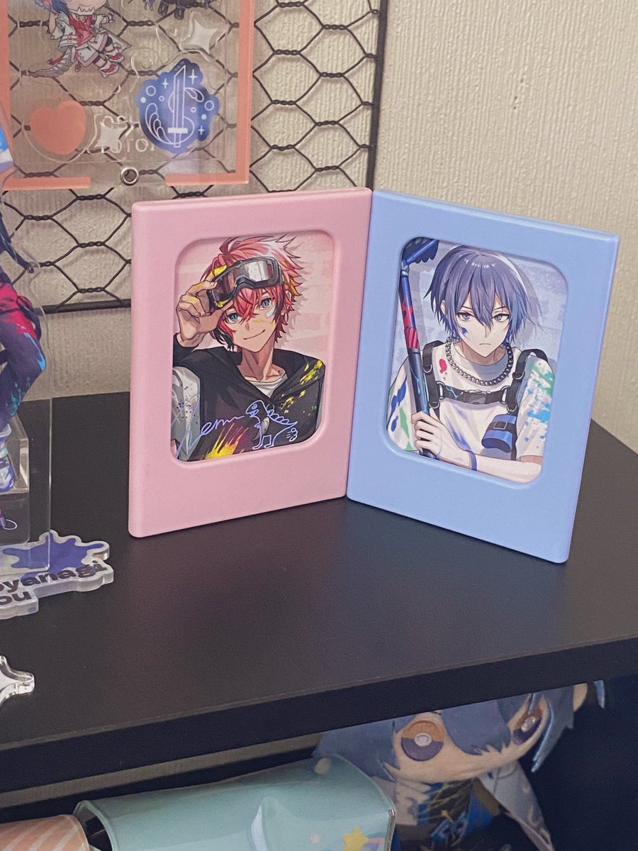 tonikakutori29's tweet photo. ダイソーに売ってたこのフレームめちゃくちゃ良いが！？磁石でくっついて永遠に連結させられるしフレームの余白デコってもかわいいやつ… https://t.co/V9IGx6uOYv
