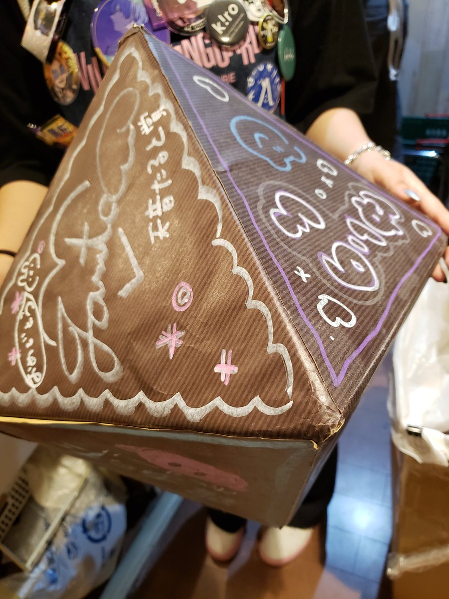 VV_EST's tweet photo. ピューパ!!インストアイベント時のサイコロが出てきたんですがほしい方いますかね？？？ https://t.co/iR3y6KLQ18