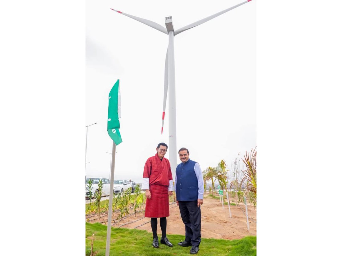 thebhutanese's tweet photo. His Majesty The King visited the 30,000 MW Hybrid Renewable Energy Park in Khavda, Gujarat, the world’s largest renewable energy Project, being built by Adani Green Energy Ltd, yesterday. 

His Majesty also visited Mundra Port, India's largest container port https://t.co/iweGp7mhfb