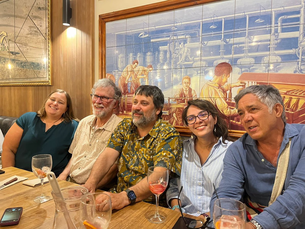 Postdoc mentor, PhD advisor, upcoming colleage/boss (yeah me!), and BSc+MSc advisor having tapas and sangria in Madrid #IBC2024