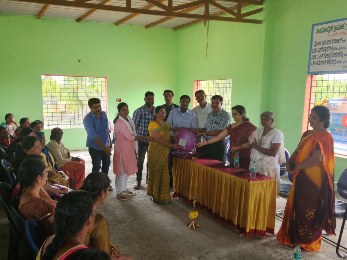 factkarnataka's tweet photo. #FACT Ltd strives towards the welfare of #farmers &amp; General public. Medicated #Mosquito Net distributed under #CSR activity at Mangala village, #Mandya district, Karnataka.
@fact_kochi 
@fertmin_india https://t.co/xSpjQA4BVZ