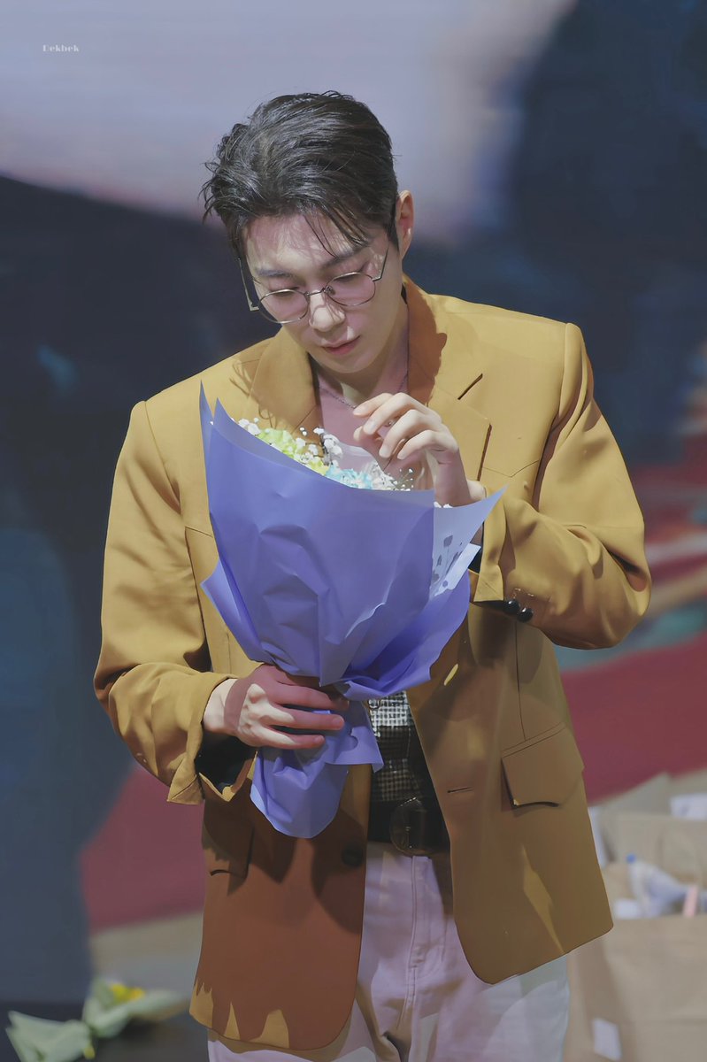 jkc_ckj's tweet photo. ดูจุน + แว่นตา = น่ารักที่สุด 🥰
#ดูดูน้อยของนูน่า #CrOnPic https://t.co/r5C5zgSblH