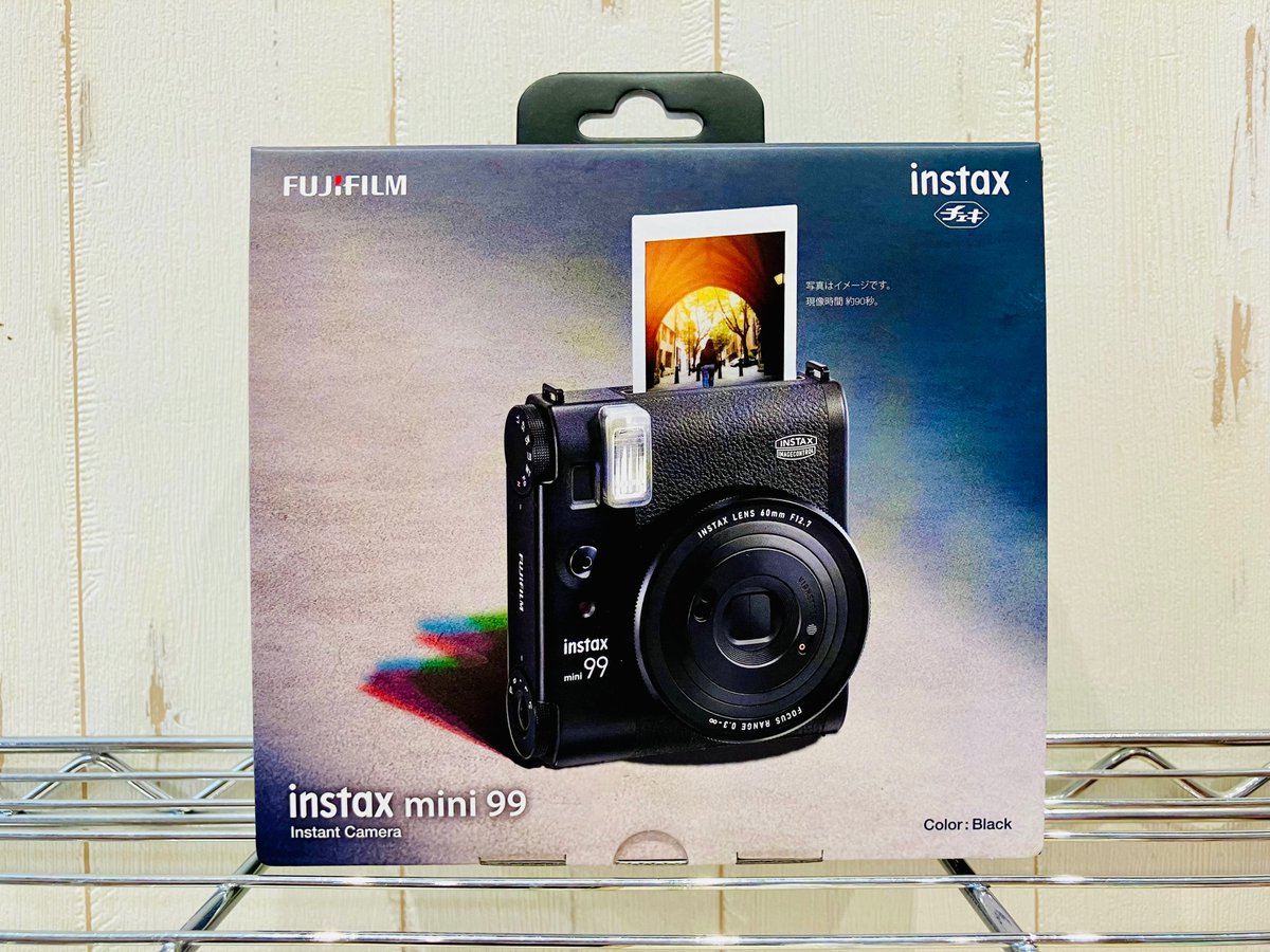 koide_045's tweet photo. 圧倒的重厚感で見た目もおしゃれな #instax #mini99 と、大きな #チェキ #instax #WIDE400 も入荷しました🥳
両機種ともセルフタイマー付き、 #mini99 は多彩なフィルターも用意されています✨
こちらもまだ在庫ありますので、ご入用の方はお早めに~🏃♀️💨
#コイデカメラ https://t.co/DxKl7gfcTi