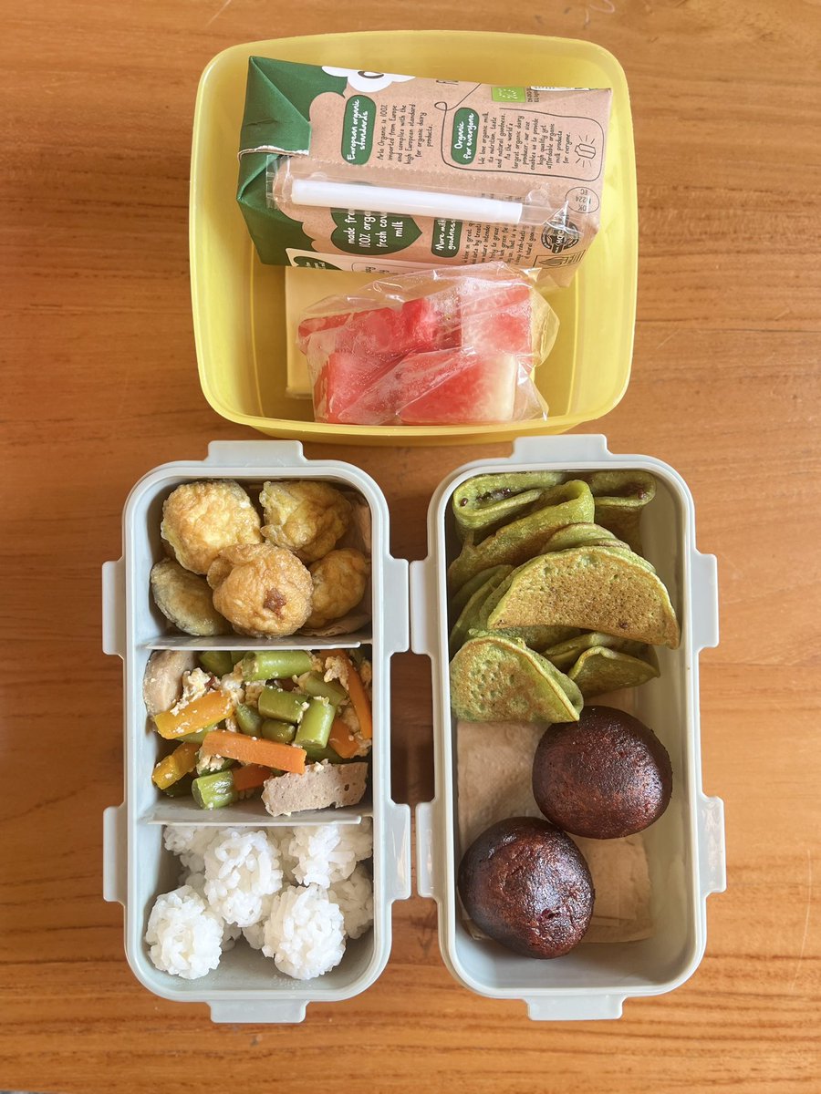 cimmorde's tweet photo. Yaa pengen juga posting #BekalNadifHariIni semoga sering slow morning.

Nasi
Orak arik buncis wortel bakso
Omelette Telur Puyuh &amp; Kepiting
Terangbulan Bayam Keju
Timus Ubi Ungu
Keju
Buah Semangka
Susu UHT https://t.co/tkC34iReJr