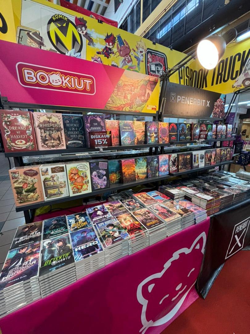 BukuBookiut's tweet photo. Bookiut ada di Pesta Buku Kanak-Kanak Selangor! 

Dapatkan buku Bookiut sepanjang pesta buku ini berlangsung dari
🪐 24 Julai - 28 Julai 2024
🪐 Kompleks PKNS Shah Alam
🪐 10 pagi - 10 malam https://t.co/cFNnwUoDB8