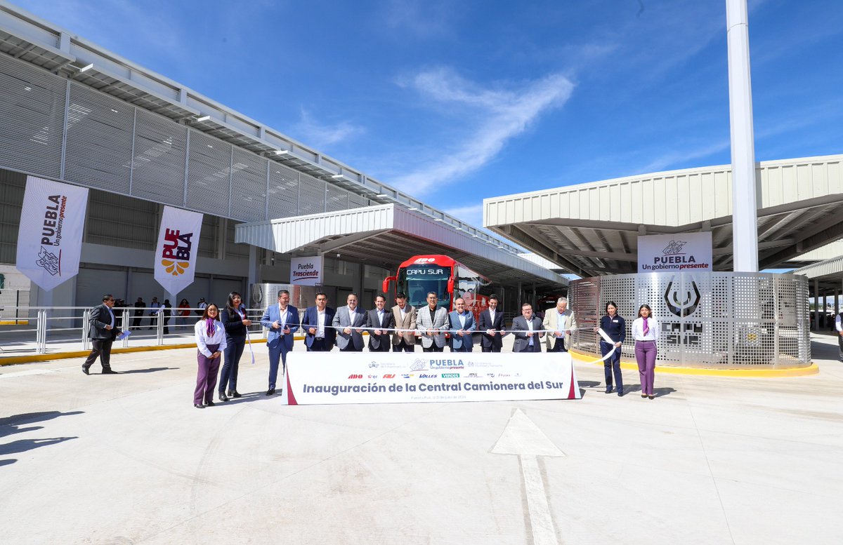 informa247mx's tweet photo. #Enterate
Esta nueva Central Camionera del Sur cuenta con la operación de 10 líneas de transporte que trasladarán a un promedio de 100 mil personas al mes.
#informativo247 | @baltazar_cc
#Puebla #CAPUSUR #SergioSalomon #Gobernador #Inauguracion #Obra
https://t.co/4UD4KXetTZ https://t.co/fc1FYEWMip