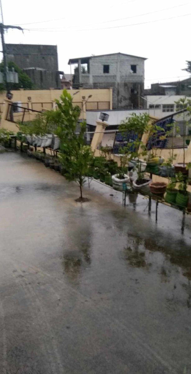JAMMiranda's tweet photo. Gumuho ang pader ng Punturin Elementary School 3S Campus dahil sa walang tigil na pagulan dulot ng Bagyong #CarinaPH at Habagat  #BrigadaEskwela2024 

Mabuti at walang naiulat na nasaktan 🙏🏼 

Keep safe and Dry Pilipinas 🇵🇭 https://t.co/TXFmVsJ2LE