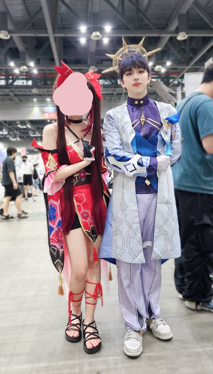 이번 7월 서코 "은하열차 입석티켓" 부스 도움 드리면서 스타레일 페나코니 팀코 다녀왔습니다! 이번에는 수재로 팔찌 만들어서 갔는데 다들 너무 좋아해주시고 행사 내내 끼고 계셔주셔서 너무 감사합니다!! 그리고 제가 머라고 선물까지 챙겨주셔서 감사해요ㅠㅠ