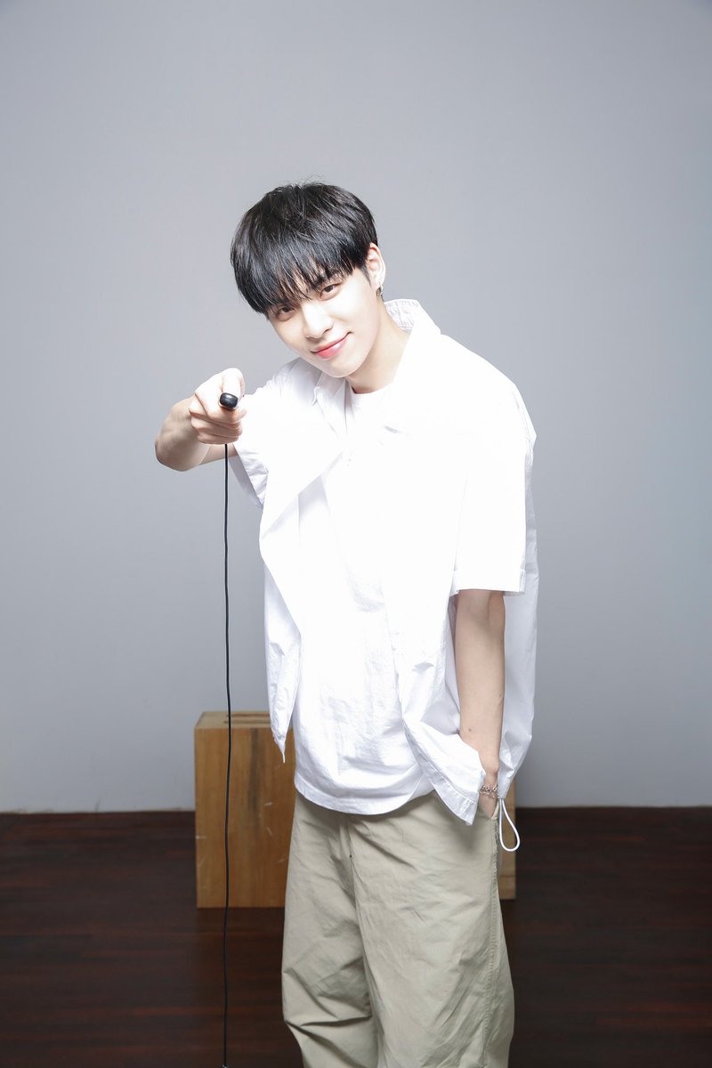 CIX_Official's tweet photo. 2024 Black and White Photo 
Color ver.
: BX

#CIX #씨아이엑스 #FIX #픽스 #BX #CIX5thDebutAnniversary #CIX데뷔5주년 #2024FIXWEEK #픽스위크 https://t.co/u7tmfdLsZ7
