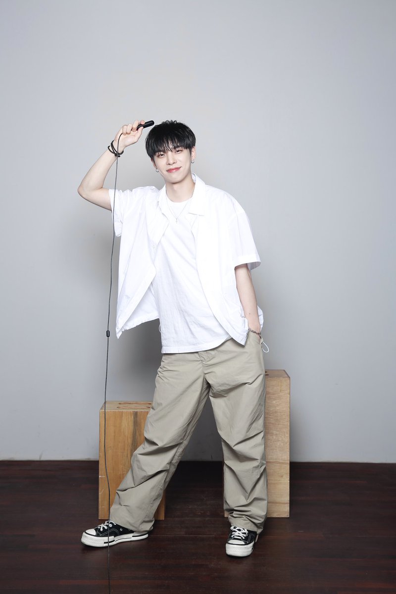 CIX_Official's tweet photo. 2024 Black and White Photo 
Color ver.
: BX

#CIX #씨아이엑스 #FIX #픽스 #BX #CIX5thDebutAnniversary #CIX데뷔5주년 #2024FIXWEEK #픽스위크 https://t.co/u7tmfdLsZ7