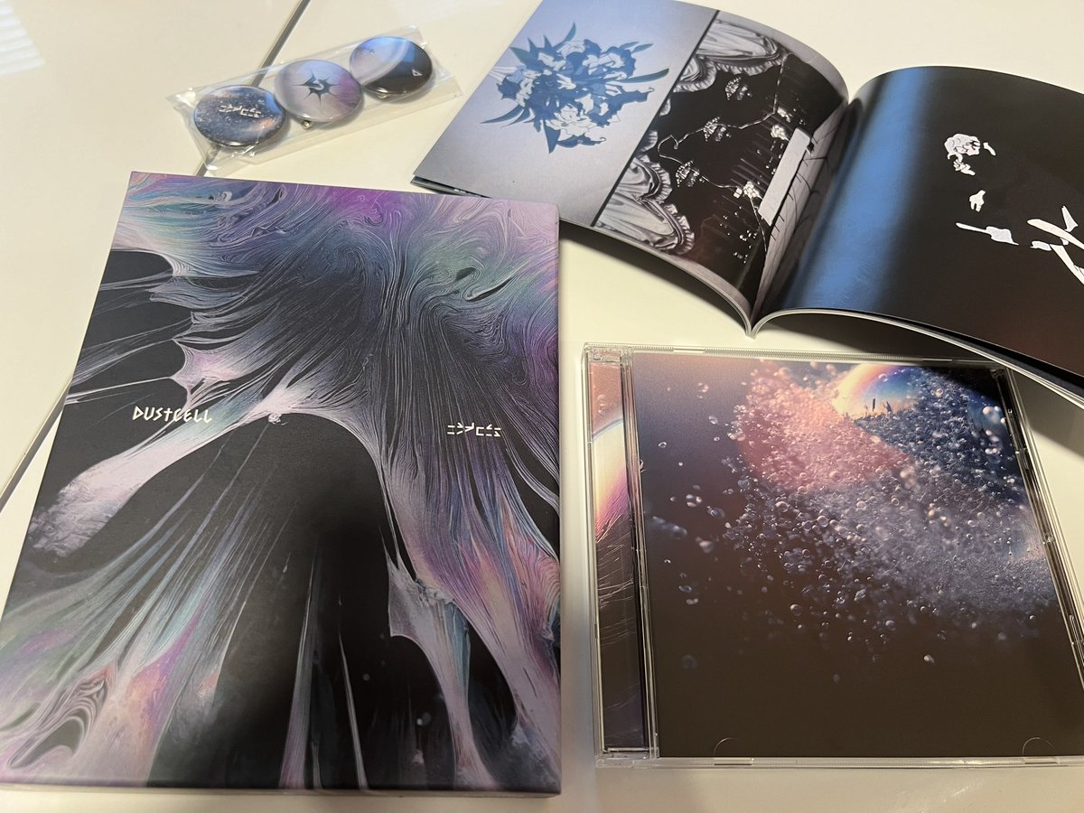 zeitms's tweet photo. DUSTCELLのアルバム「光」本日発売
全16曲の最高傑作できました。いつも応援してくれている人はもちろん、僕らの曲に一度でも触れたことのある人や、まだ聴いたことのない人のいる遠い場所までも届けたい。是非たくさん聴いて💐 https://t.co/G8HsseDFnB