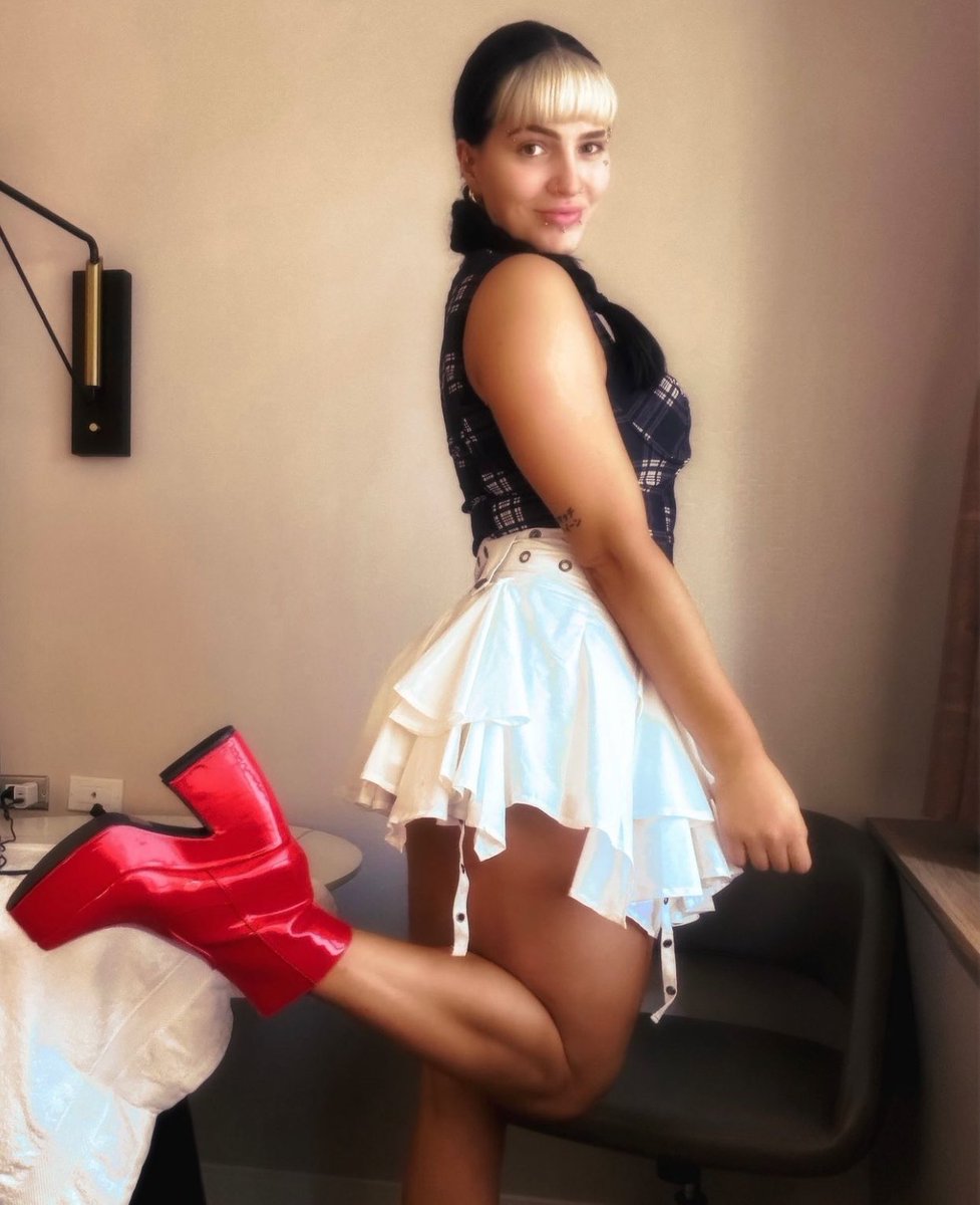 SultryStrength's tweet photo. The heels are staying ON. https://t.co/R8qx8gwmbC