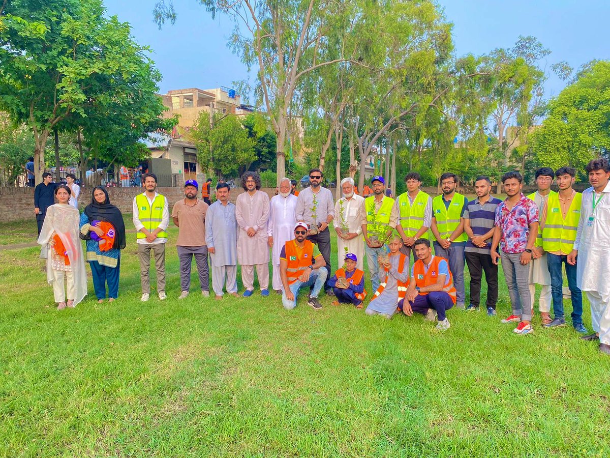FocalPersonVLG's tweet photo. VLG, in collaboration with AlKhidmat Foundation, held a successful Plantation Drive at Muhammad Ali Chowk, Johar Town, Lahore! Together, weβre making our city greener and our community stronger. Be a part of this transformative journey and join VLG today!
#JoinVLG #TeamIHM https://t.co/HFRm1WucKs