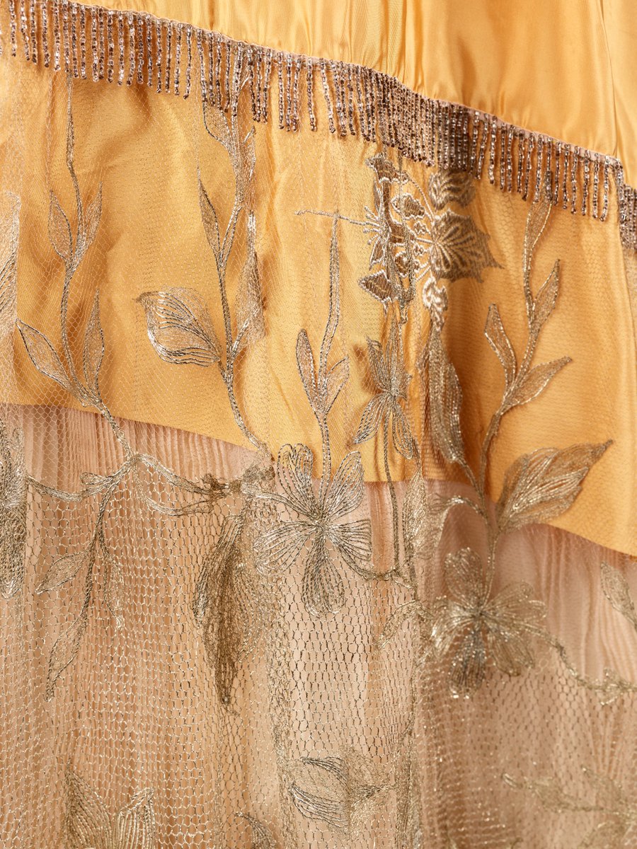 Paris
Maison Worth,
7 Rue de la Paix.

Beautiful Dress, c.1913

Silk taffeta with supplementary metallic weft decoration and metallic lace trim, beads, velvet flowers.
This gown owned by Mrs. Oliver Iselin (nee Edith Hope Goddard) was never worn!

©️  @RISD  
#FashionHistory