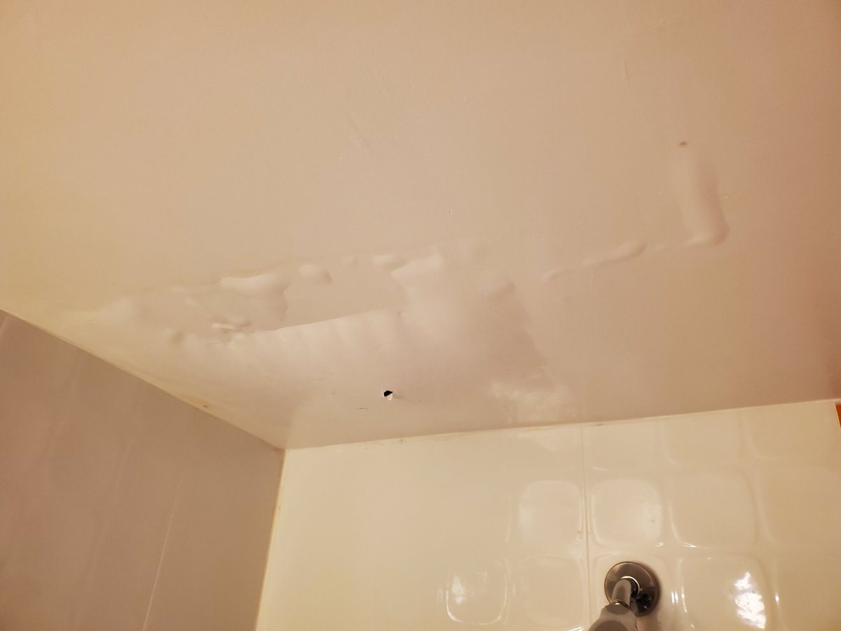 Sigvalk's tweet photo. @FlamingoVegas I'm incredibly disappointed with my stay at your resort. We've stayed here for years and I've never had this bad of service before. An active water leak happened in my room and I've had to chase your staff for 3+ hours to try to resolve it and it's still not. https://t.co/als9dacldv
