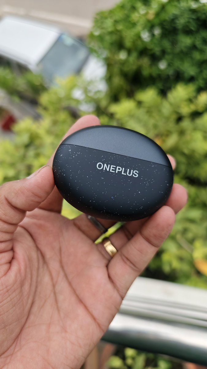 fastoye's tweet image. Kuch bhi kaho....
But #OnePlusBuds3Pro hai Kamaal ka....

Build quality - Dhaasu
Sound quality - Mast

Overall Rating - 3.5/5 

Buy link - amzn.to/4cQizQD
