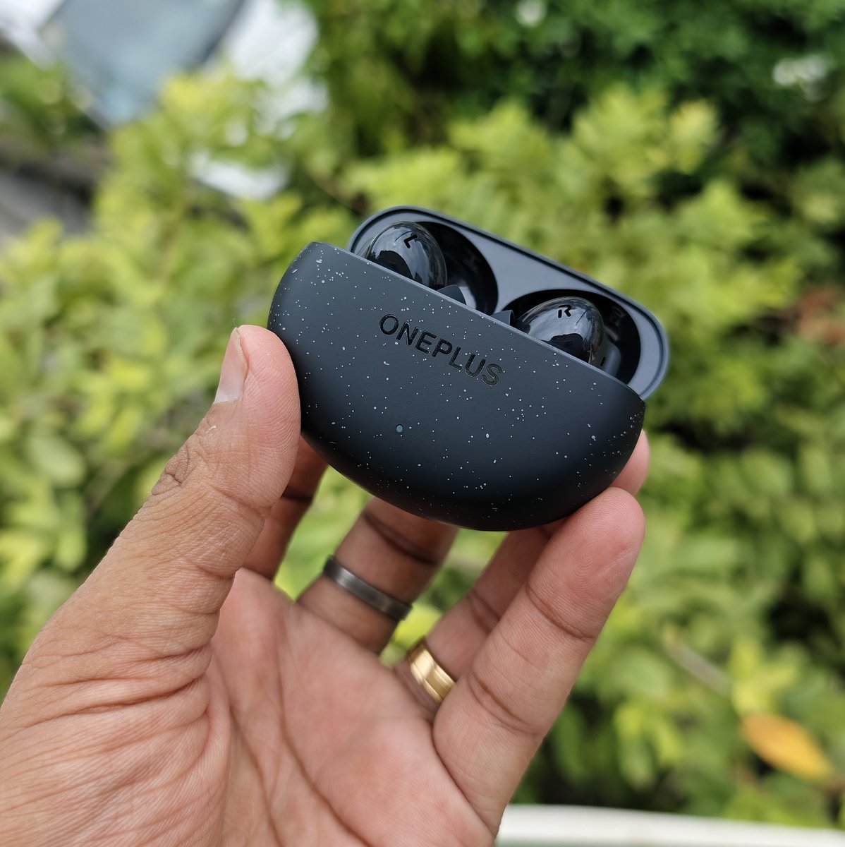 fastoye's tweet image. Kuch bhi kaho....
But #OnePlusBuds3Pro hai Kamaal ka....

Build quality - Dhaasu
Sound quality - Mast

Overall Rating - 3.5/5 

Buy link - amzn.to/4cQizQD